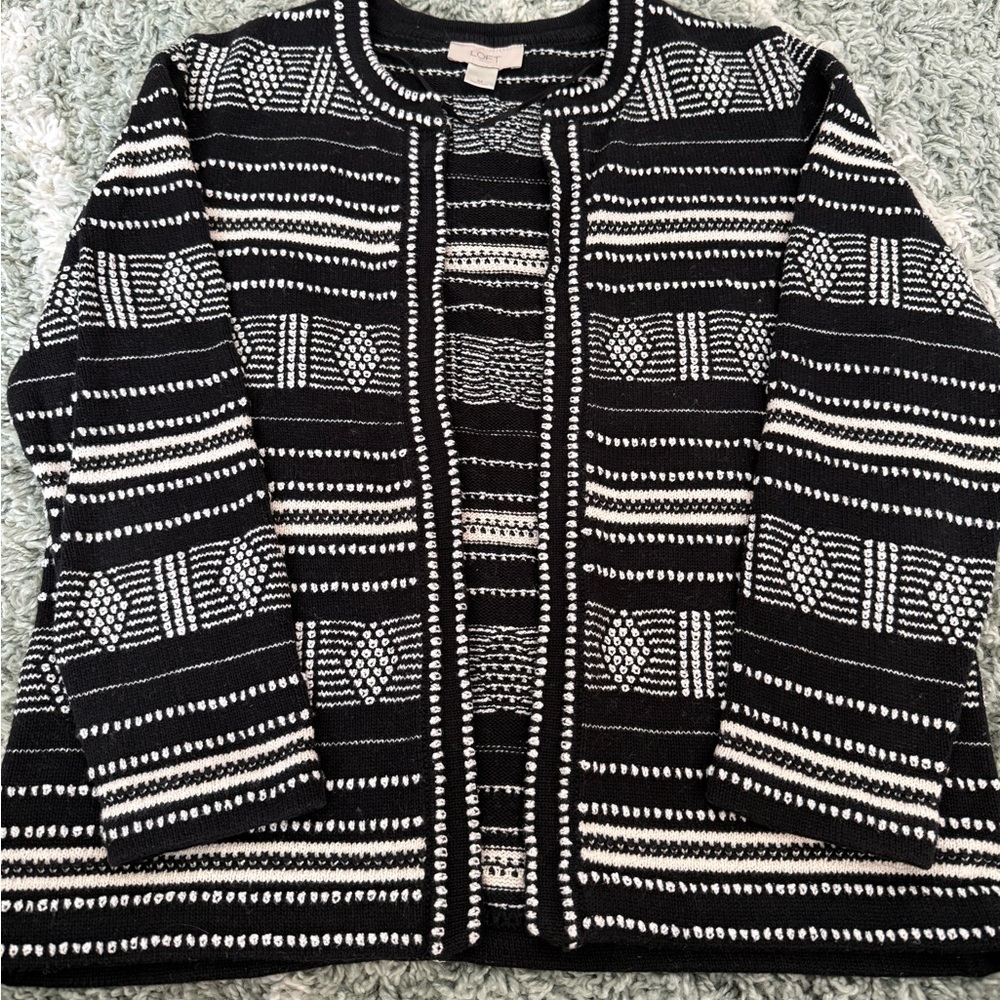 Black and White Striped Women's Sweater Medium